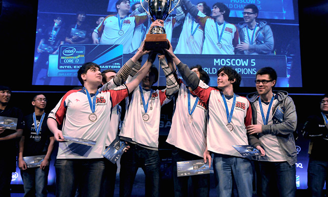 FPX群访 xiaolaohu：自己坦克玩的比较差 第二局没有注意防GANK