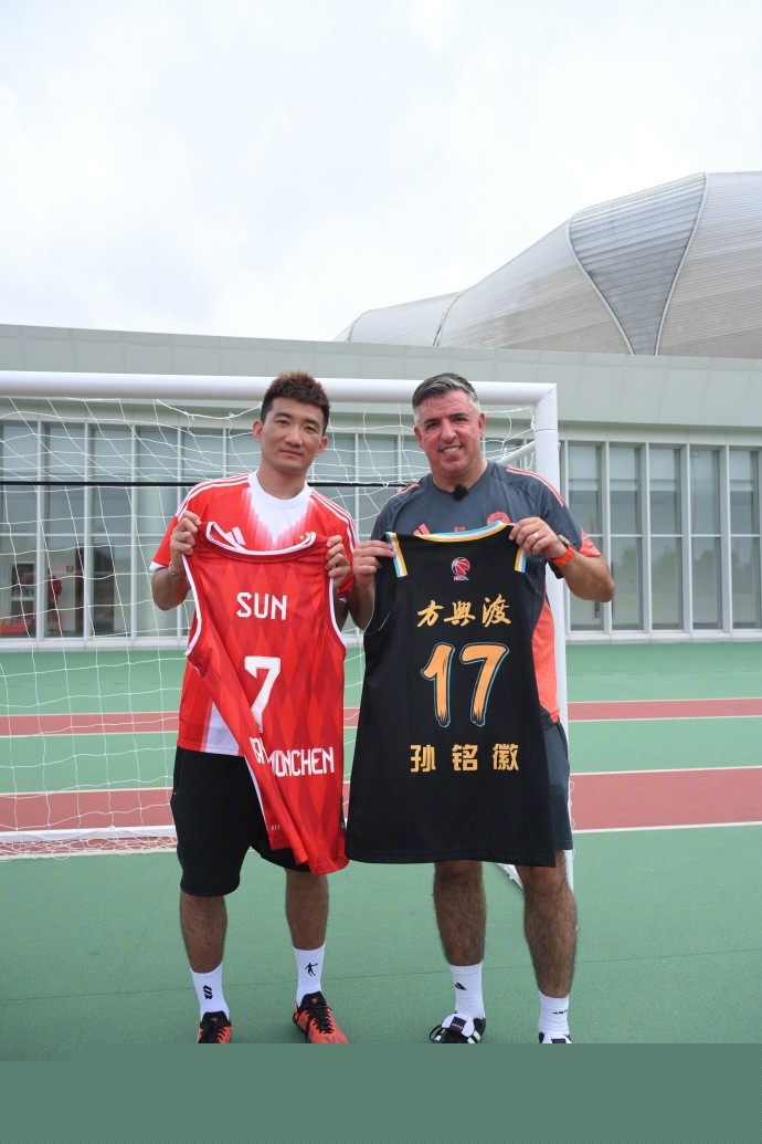 传闻： Poby 和 Oscarinin 将被 Fnatic 替换，NAVI 将重心转向 Czajek